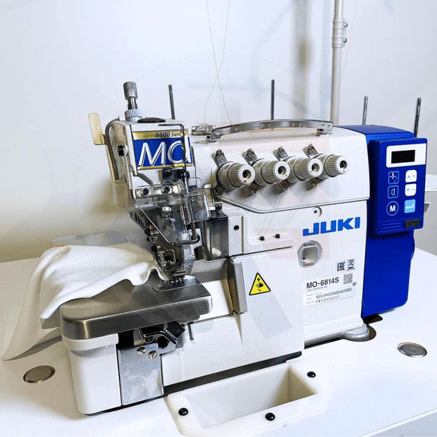 Macchina Tagliacuci Industriale Juki MO6814S DD10N a 2 Aghi 4 Fili  con tavolo