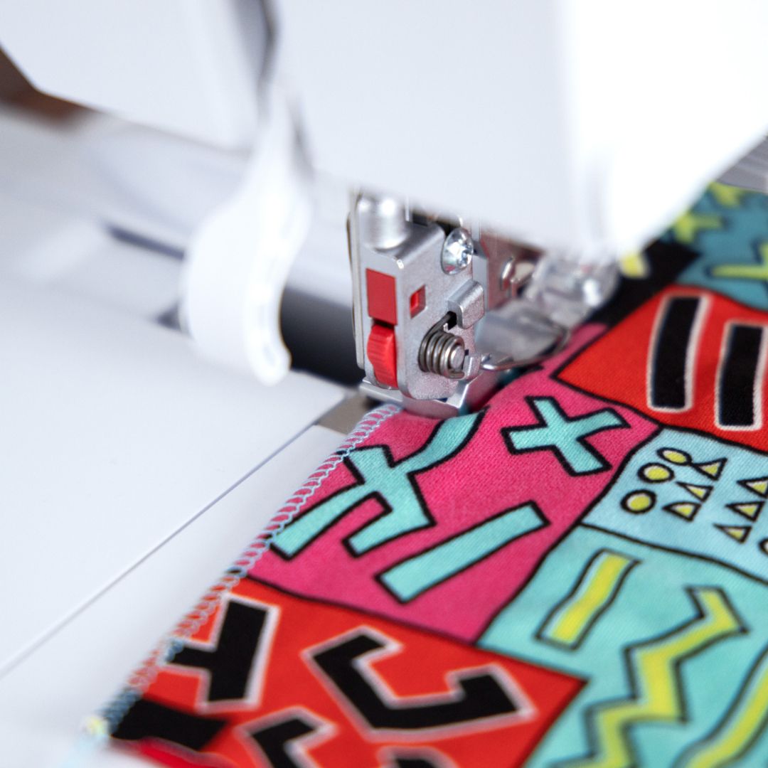 Bernina L 860 Taglia Cuci Professionale con Infilatura ad Aria