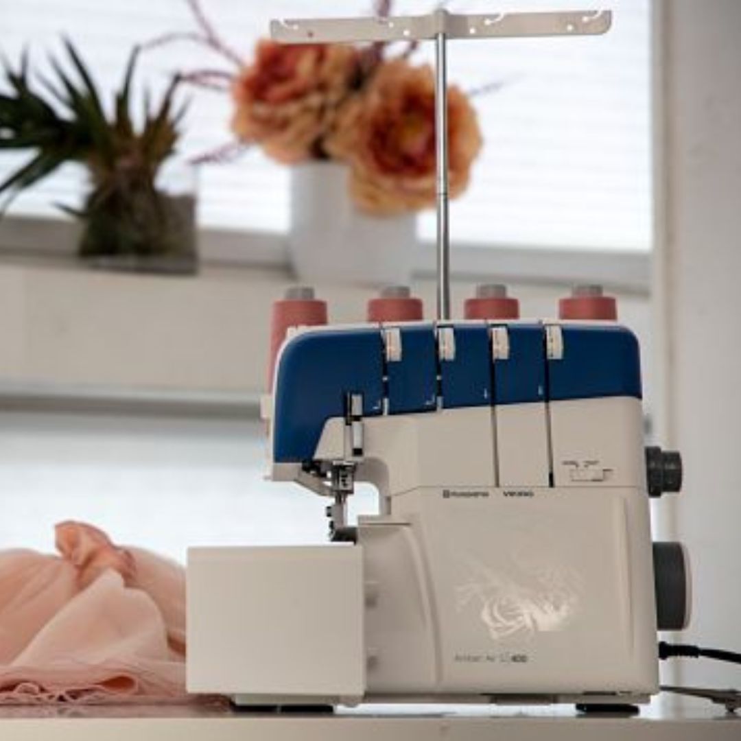 Husqvarna Viking Amber Air S400 Tagliacuci con Infilatura ad aria