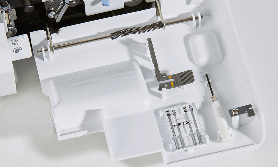 Brother 1034DX Tagliacuce 3 e 4 fili con 5 Anni di Garanzia