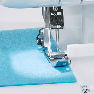 Brother 1034DX Tagliacuce 3 e 4 fili con 5 Anni di Garanzia