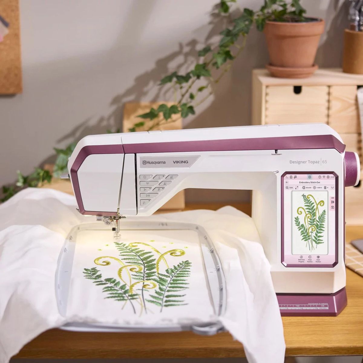 Macchina da cucire e ricamare Husqvarna Viking Designer Topaz 65 display a colori