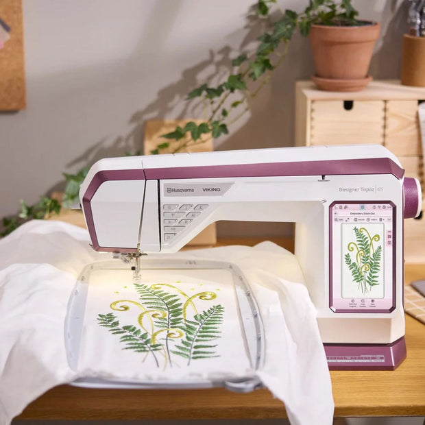 Macchina da cucire e ricamare Husqvarna Viking Designer Topaz 65 display a colori