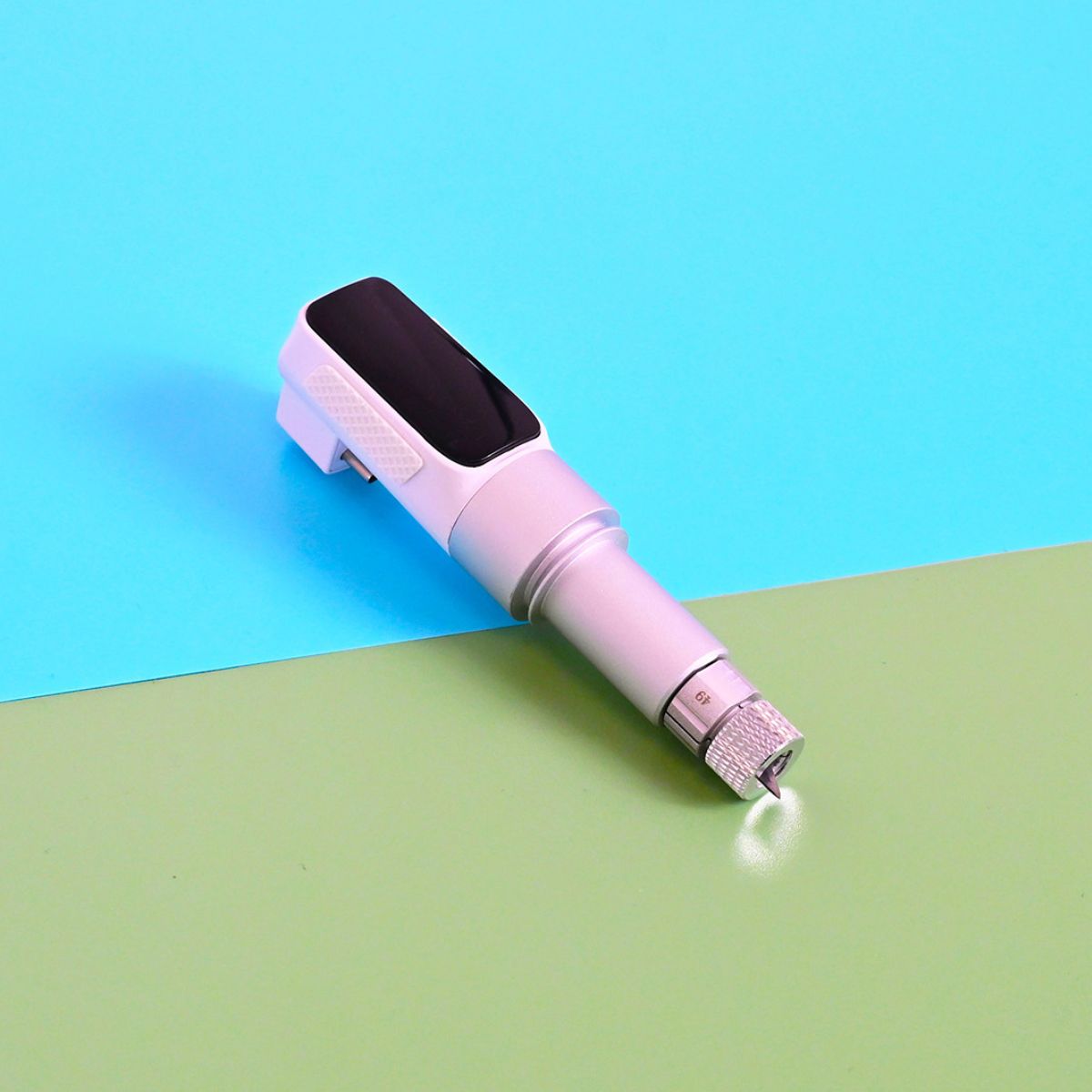 Necchi Lama a Coltello per Plotter Necchi sul tavolo