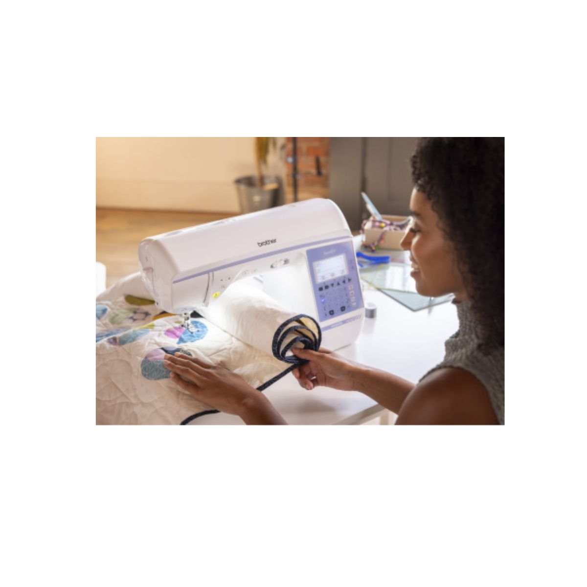 Macchina da cucire elettronica Brother Inventio NV1350 ampio spazio interno