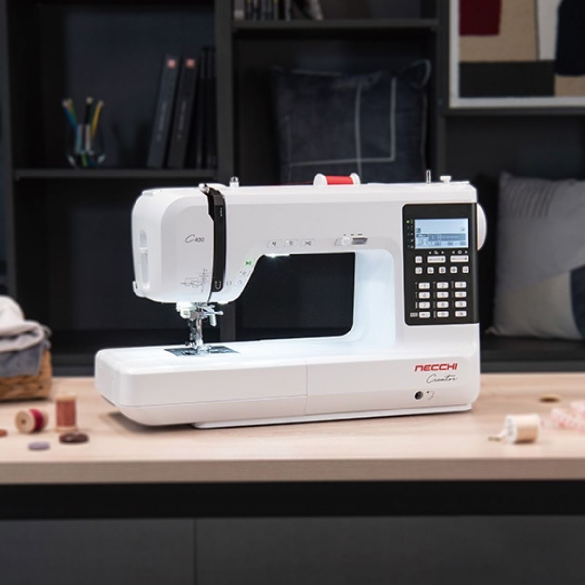 Necchi Creator C400 Macchina da cucire elettronica in craftroom