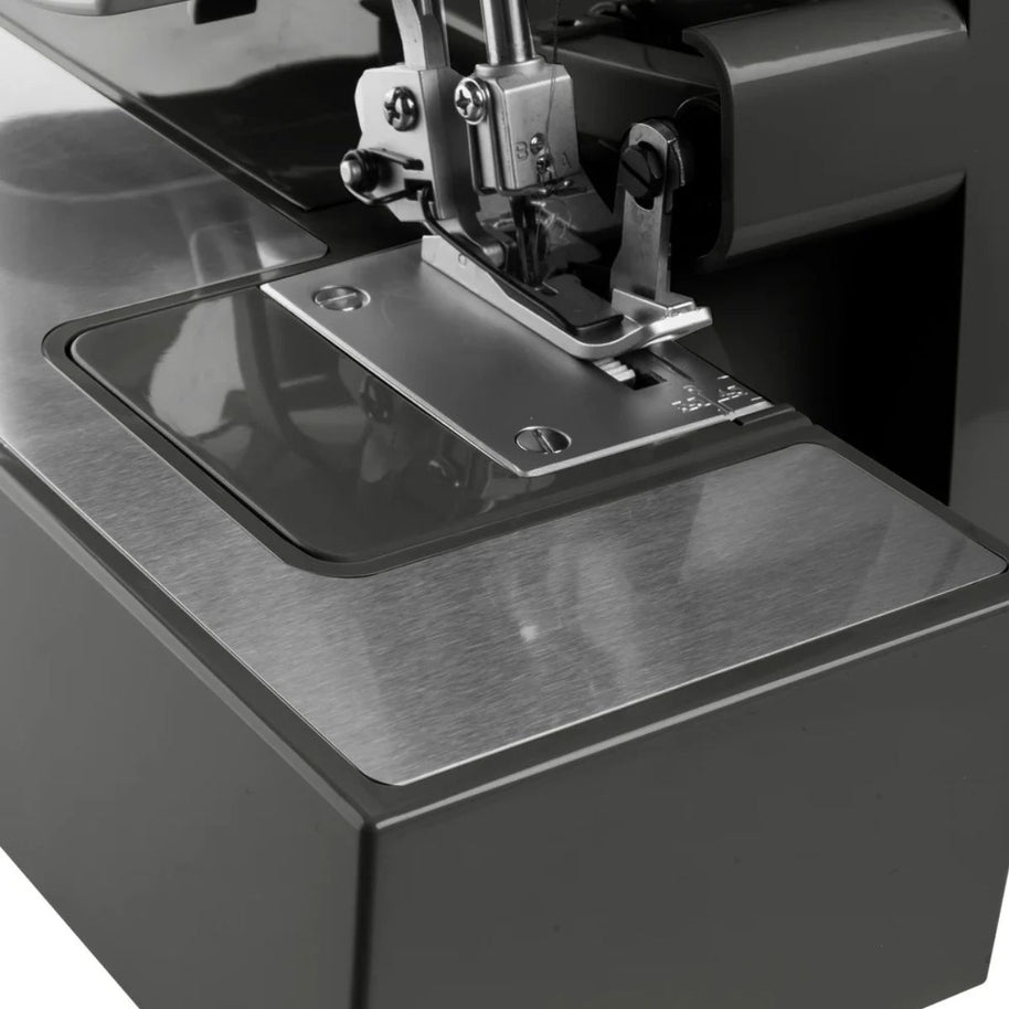 Singer Tagliacuci Heavy Duty HD0405S dettaglio placca ago