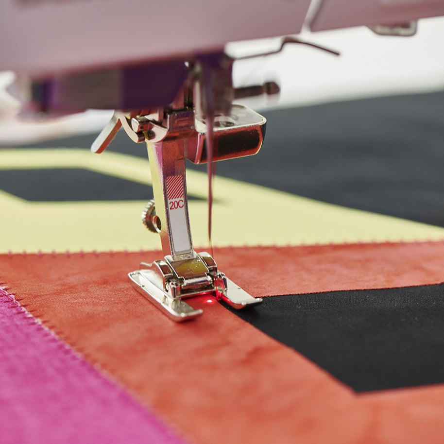 BERNINA 790 PRO puntatore led
