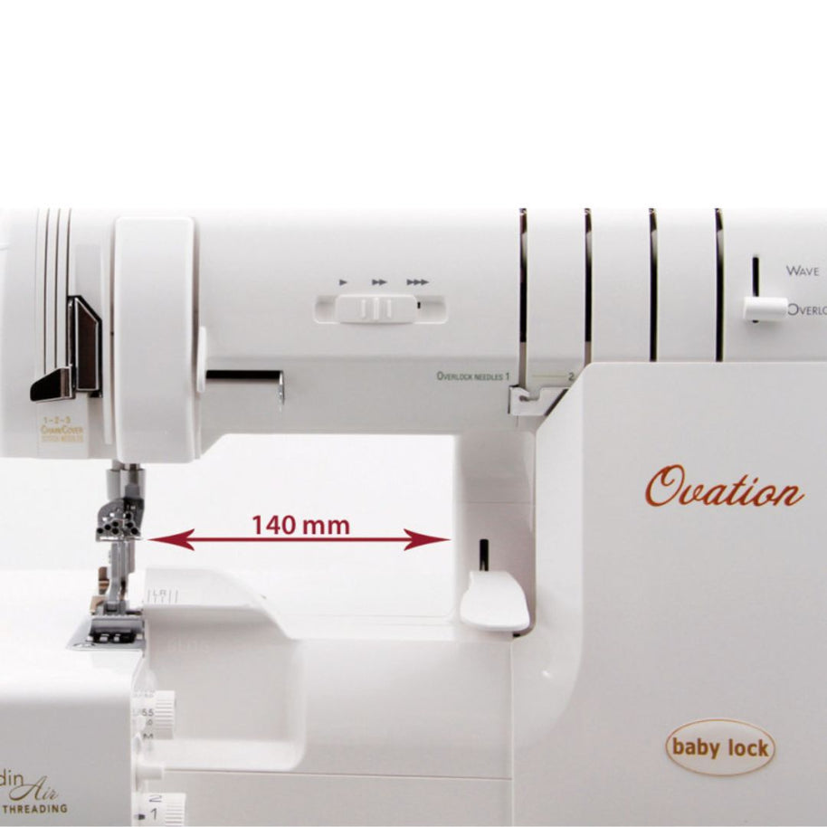 Babylock Ovation Tagliacuci con Punto di copertura ampio spazio di lavoro