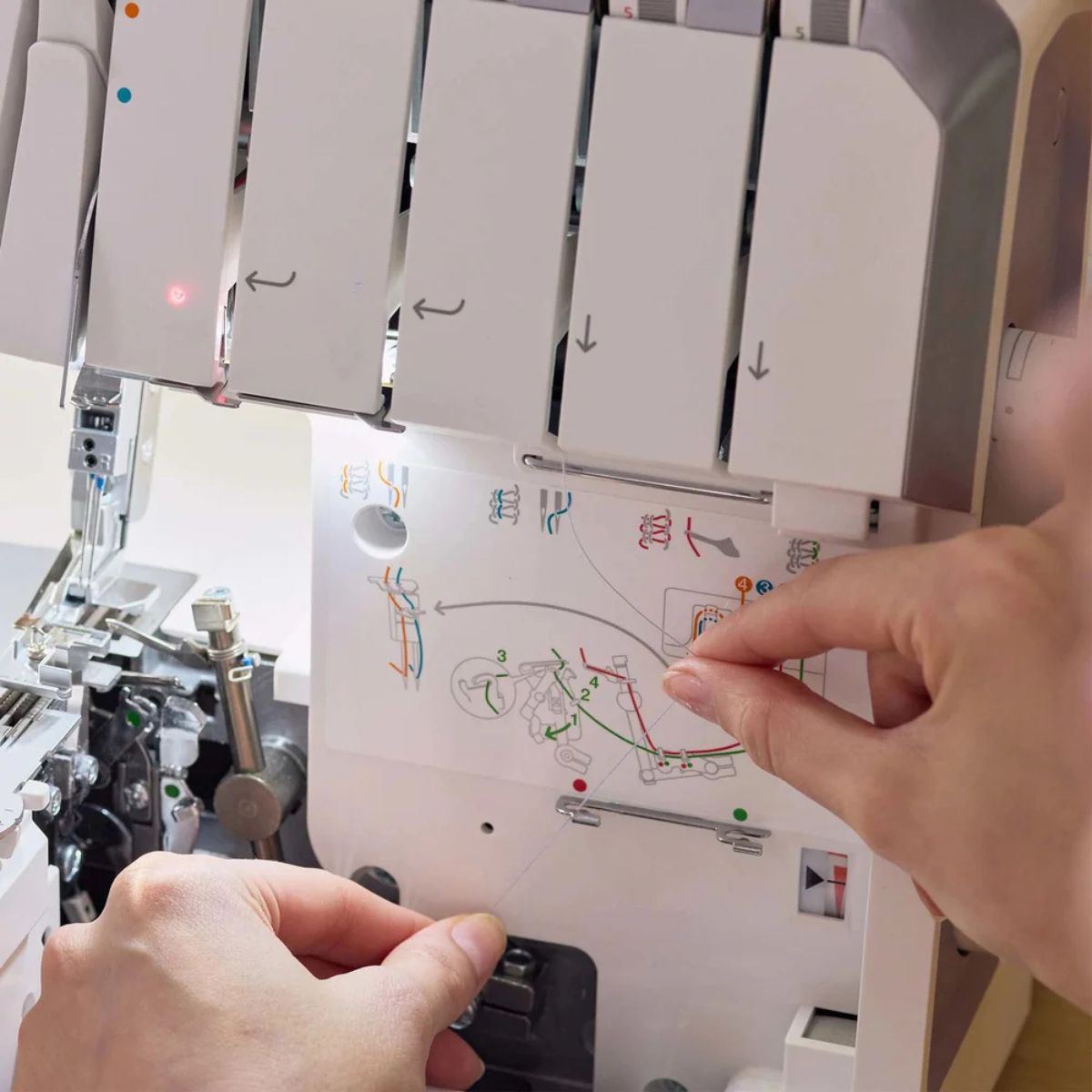 Husqvarna Viking Amber S300 Taglia e Cuci tracciato d'infilatura sulla macchina