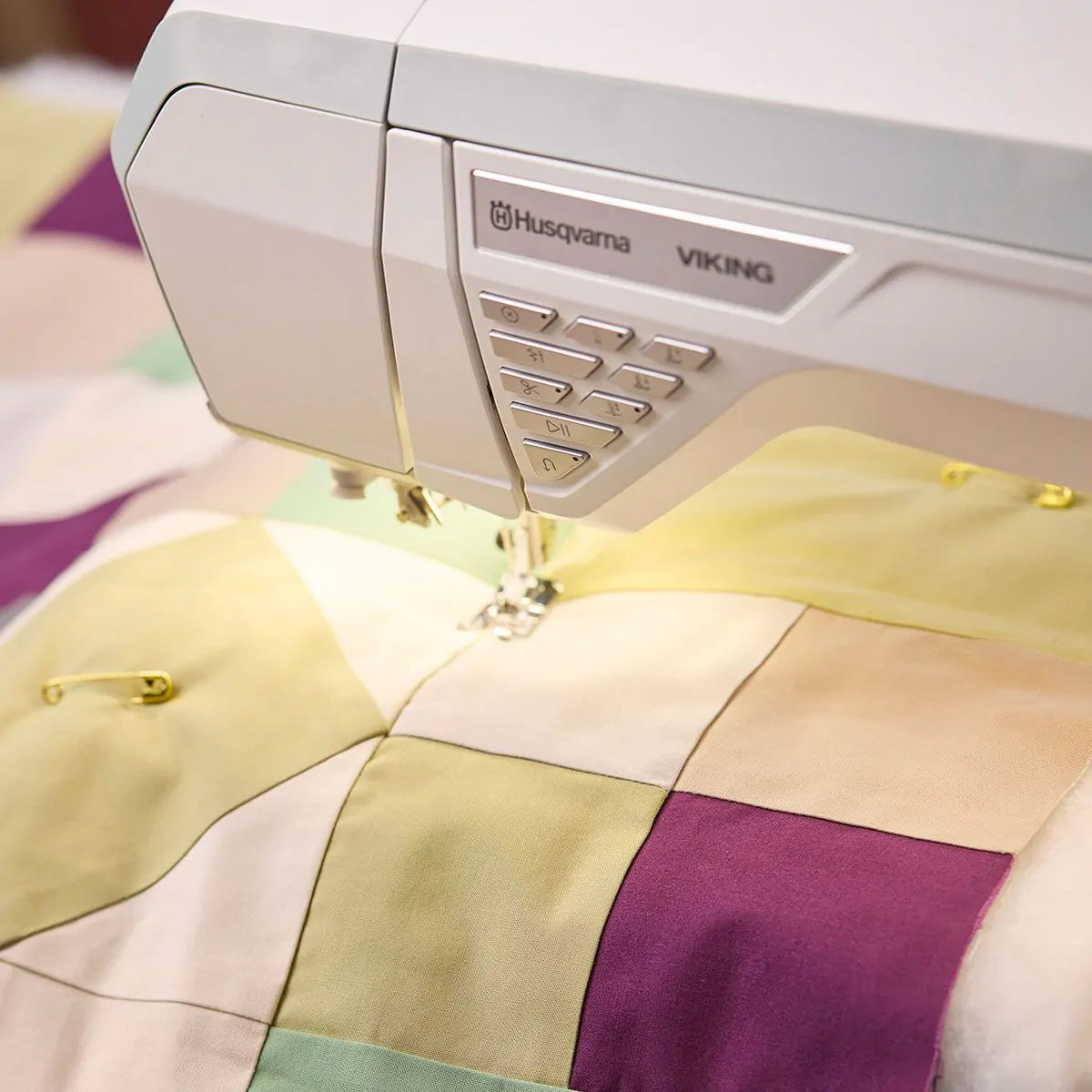 Macchina da cucire Husqvarna Viking Topaz 55Q dettaglio tasti di comando