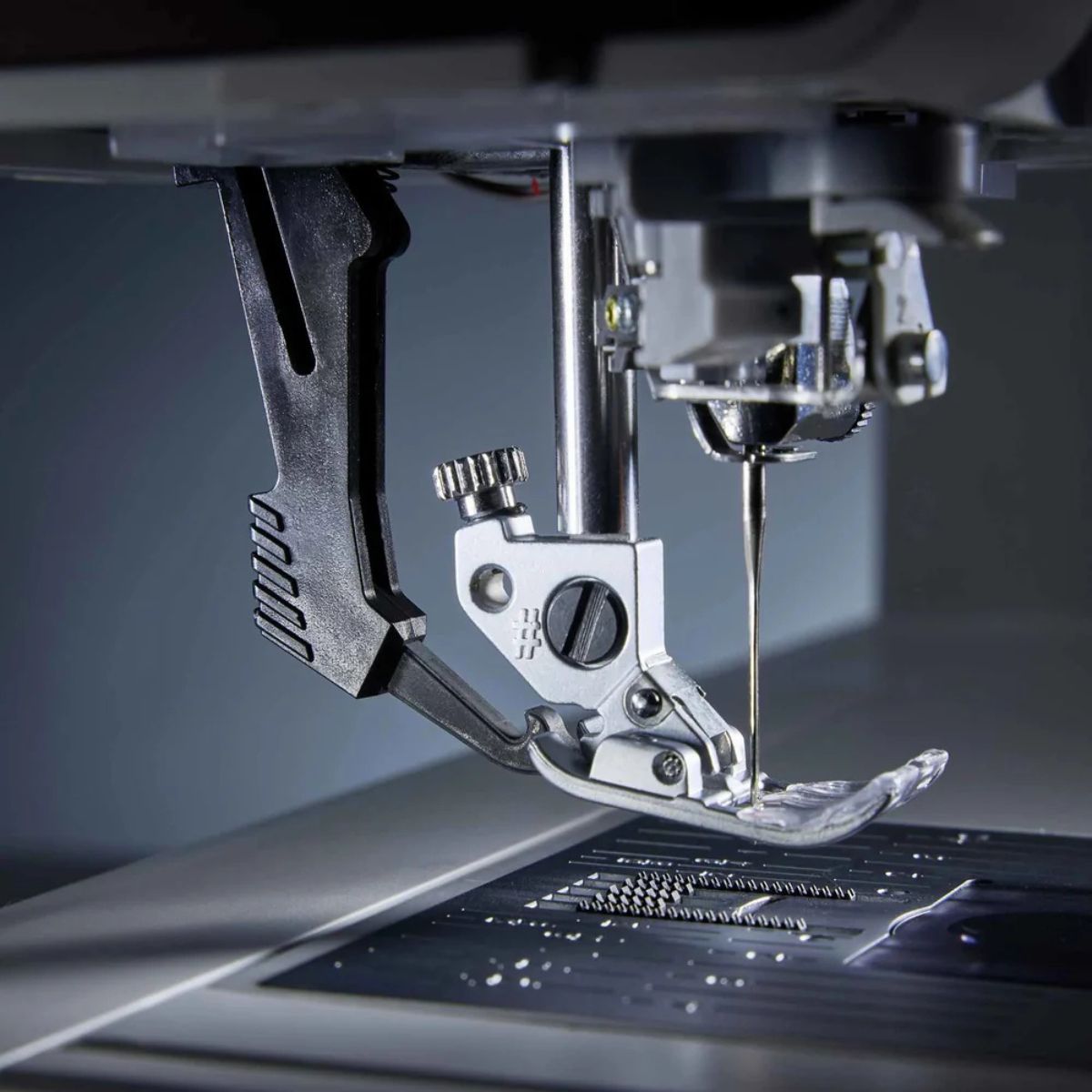 Macchina da cucire Pfaff Expression 715 sistema doppio trasporto IDT