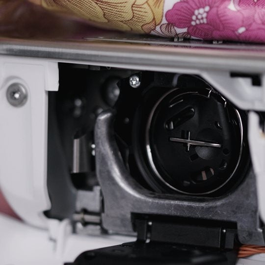 Macchina da cucire e ricamare Bernina B 590